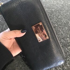 Michael Kors Zip Wallet